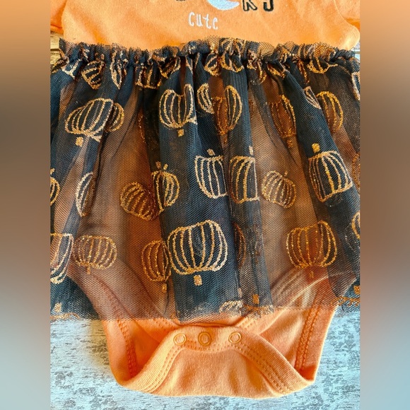 NEW w/o Tags Chickpea Spooky Cute Halloween Pumpkins Embroidered Onsie 6-9M - Picture 3 of 5
